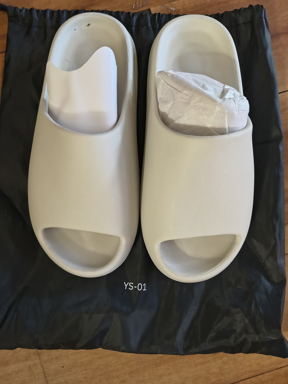 Yeezy Men’s Slide Sandals - Cream